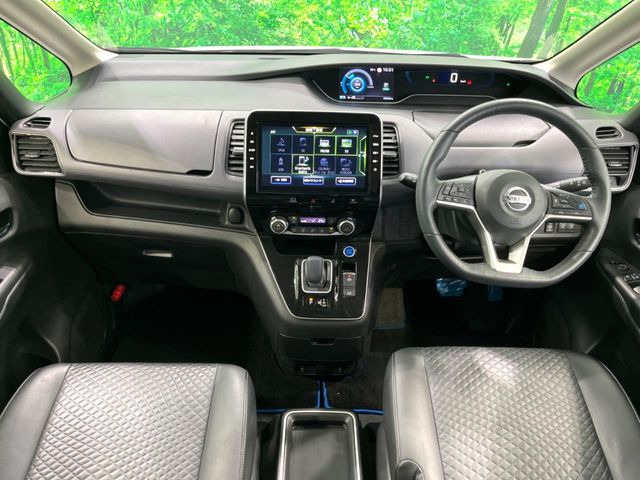 セレナ1.2 e-POWER ハイウェイスターV アーバンクロム