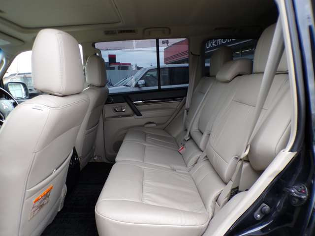 �N���J��SUV�̂ق��ɂ��A���t�@�[�h�E�G���O�����h�E�Z���i�E�X�e�b�v���S���E���H�N�V�[�E���F���t�@�C�A�E�I�f�b�Z�C�E�A���Ԃ��|���V�F�J�C�G�� �~�j�N���X�I�[�o�[�I�[��4 �L���v�e�B�o���݌ɂ��Ă���܂�