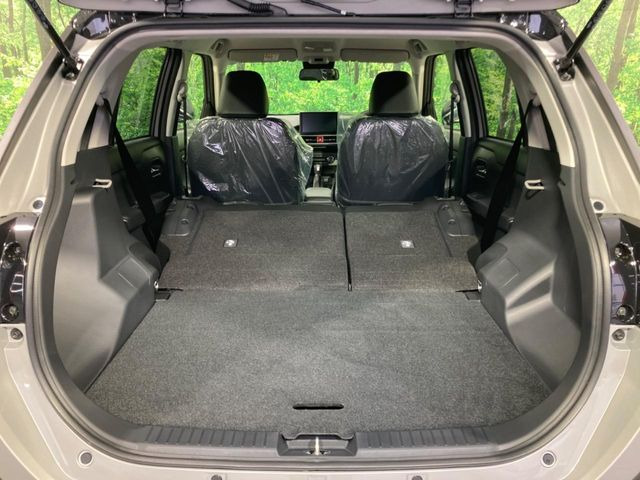 普段のお買い物や通勤、送迎等に十分な荷室スペースを確保しております。セカンドシートを倒すと、大きな荷物の積載も可能です♪