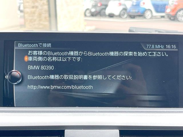 ��Bluetooth:���莝���̃X�}�[�g�t�H���ȂǂƐڑ����A�n���Y�t���[�ʘb��Տꊴ����~���[�W�b�N�Đ������y���݂��������܂��B�����ڑ��ł��̂Ŕς킵��������܂����