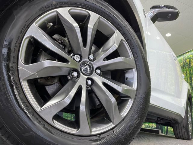 �y����18�C���`�A���~�z�C�[���z�O�ςɃ}�b�`���������A���~�z�C�[���𑕒����Ă���܂��B�e��ЊO�A���~�z�C�[����A�X�^�b�h���X�^�C�����戵�����Ă���܂��B���񂲑��k����������