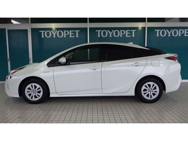 プリウス1.8 S E-Four 4WD