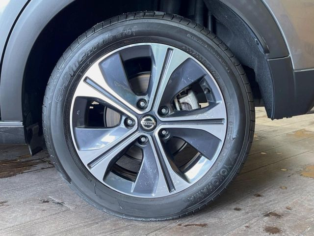 �y����17�C���`�A���~�z�C�[���z�O�ςɃ}�b�`���������A���~�z�C�[���𑕒����Ă���܂��B�e��ЊO�A���~�z�C�[����A�X�^�b�h���X�^�C�����戵�����Ă���܂��B���񂲑��k����������