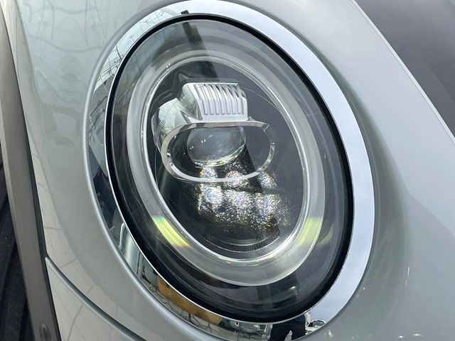 ��LED�w�b�h���C�g:��ԑ��s�����ǍD�Ȏ��E���m�ۂ����S���ĉ^�]�ł��鍂�P�xLED�w�b�h���C�g�𑕔�!�_�����x�������A����d�͂��}�����Ă��܂��B