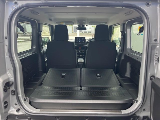 ���i�̂���������ʋ΁A���}���ɏ\���ȉ׎��X�y�[�X���m�ۂ��Ă���܂��B�Z�J���h�V�[�g��|���ƁA�傫�ȉו��̐ύڂ��\�ł���