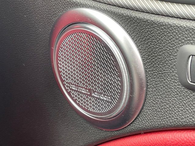 ��harman/kardon�T�E���h�V�X�e��:�I�[�f�B�I��僁�[�J�[����|����v���~�A���X�s�[�J�[�𑕔��B�����̃X�s�[�J�[����A���̗������܂ŕ����鍂�i���ȉ��y�����y���݂��������܂��B