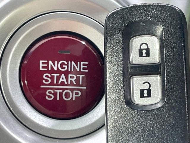 �yHonda�X�}�[�g�L�[�z�J�o����|�P�b�g�ɓ��ꂽ�܂܂ł��h�A�̎{���E�������\�ȃX�}�[�g�L�[�𑕔��B�G���W���̃I���E�I�t�����J�M�����o���K�v����������Ƃ��Ă��֗��ł���