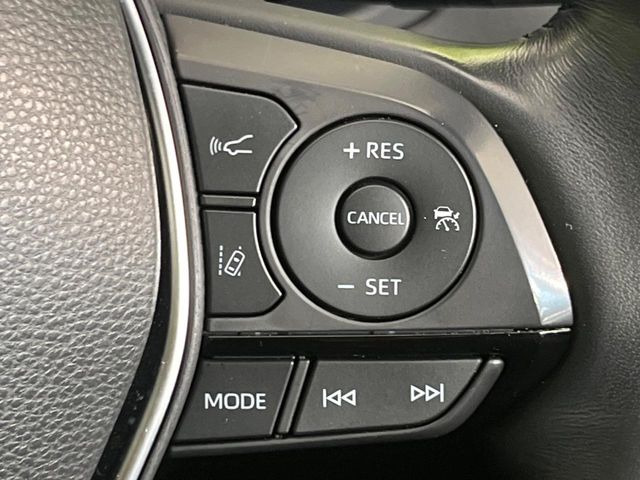 【レーダークルーズコントロール】高速道路での長距離走行が楽に!!自動で速度を保つクルーズコントロールが、衝突軽減システムと連携し、前方の車両を感知して車間を保つように速度調節してくれます!!