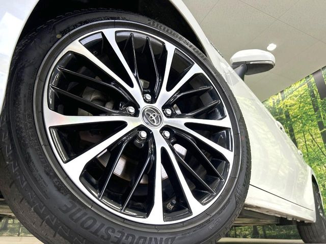 �y����18�C���`�A���~�z�C�[���z�O�ςɃ}�b�`���������A���~�z�C�[���𑕒����Ă���܂��B�e��ЊO�A���~�z�C�[����A�X�^�b�h���X�^�C�����戵�����Ă���܂��B���񂲑��k����������