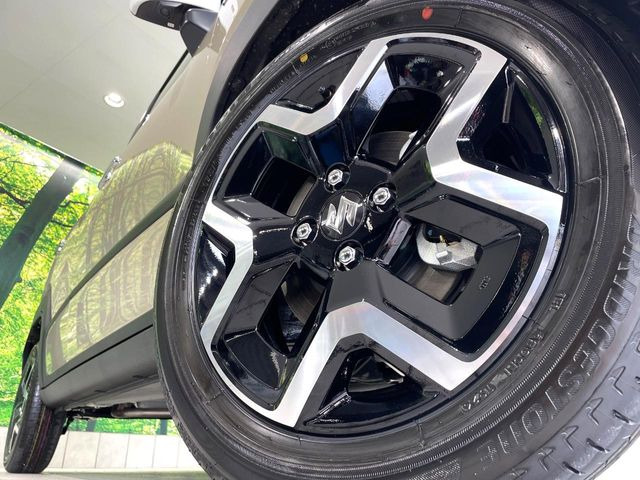�y����16�C���`�A���~�z�C�[���z�O�ςɃ}�b�`���������A���~�z�C�[���𑕒����Ă���܂��B�e��ЊO�A���~�z�C�[����A�X�^�b�h���X�^�C�����戵�����Ă���܂��B���񂲑��k����������