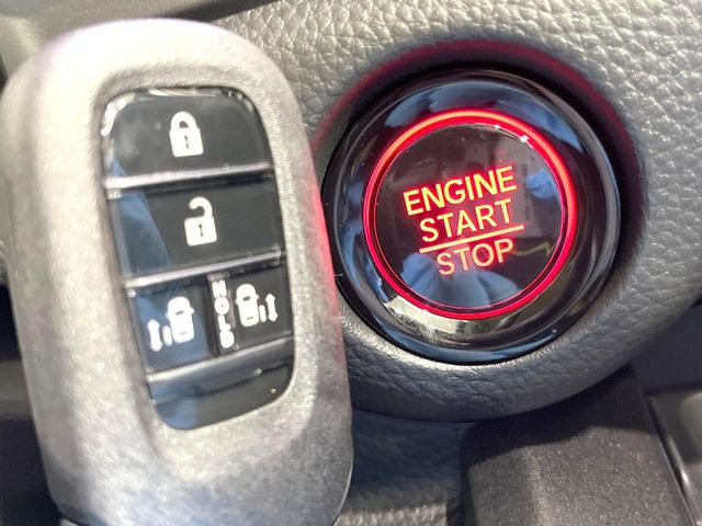 �yHonda�X�}�[�g�L�[�z�J�o����|�P�b�g�ɓ��ꂽ�܂܂ł��h�A�̎{���E�������\�ȃX�}�[�g�L�[�𑕔��B�G���W���̃I���E�I�t�����J�M�����o���K�v����������Ƃ��Ă��֗��ł���