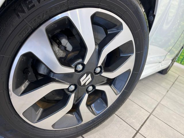 �y����15�C���`�A���~�z�C�[���z�O�ςɃ}�b�`���������A���~�z�C�[���𑕒����Ă���܂��B�e��ЊO�A���~�z�C�[����A�X�^�b�h���X�^�C�����戵�����Ă���܂��B���񂲑��k����������