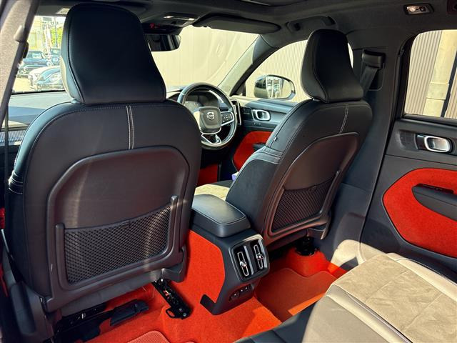 XC40B4 AWD Rデザイン 4WD