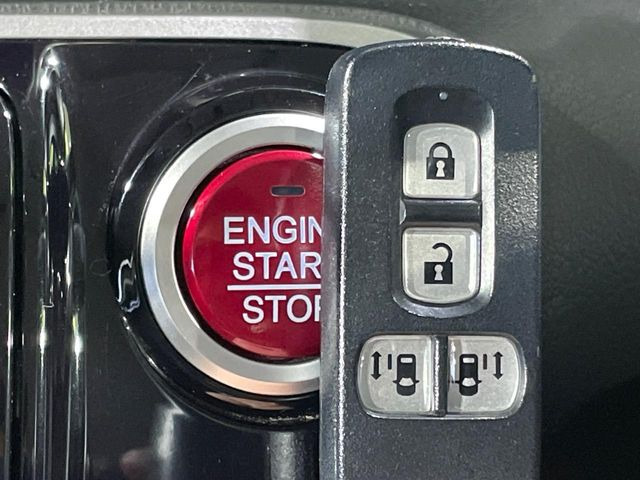 �yHonda�X�}�[�g�L�[�z�J�o����|�P�b�g�ɓ��ꂽ�܂܂ł��h�A�̎{���E�������\�ȃX�}�[�g�L�[�𑕔��B�G���W���̃I���E�I�t�����J�M�����o���K�v����������Ƃ��Ă��֗��ł���