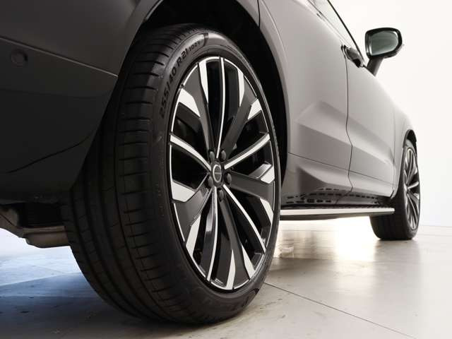 XC60ウルトラ T6 AWD プラグイン ハイブリッド 4WD