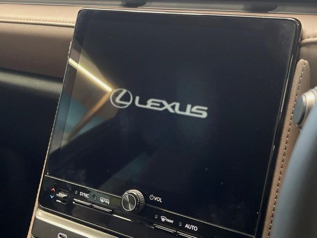 �y9.8�C���` �f�B�X�v���C�I�[�f�B�I�z���ʂ̃f�B�X�v���C��AppleCarPlay��AndroidAuto�����p�\�B�傫�ȉ�ʂŃX�}�z�i�r�A�v���������p���������܂���