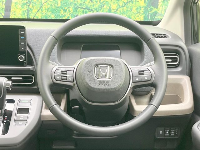 【ステアリングスイッチ】運転中、前方から目線をそらすことなく、オーディオ等の操作が可能な便利機能!安心&快適なドライブを演出してくれます♪