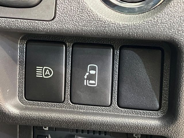 【パワースライドドア】スマートキーや運転席のスイッチでスライドドアの開閉が可能♪電動だから力を入れてドアを開ける必要が無く、小さいお子様でも、重い荷物を持っている時もラクに開け閉めできます♪