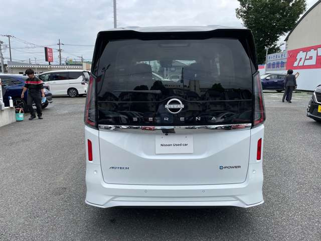 セレナ1.4 e-POWER AUTECH