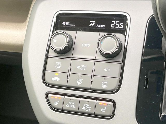 【シートヒーター】寒い日に重宝するシートヒーター!エアコンより早く温まってくれるので寒がりの人も安心ですね♪エアコンの温風は乾燥するから苦手、という方にもをおすすめです。