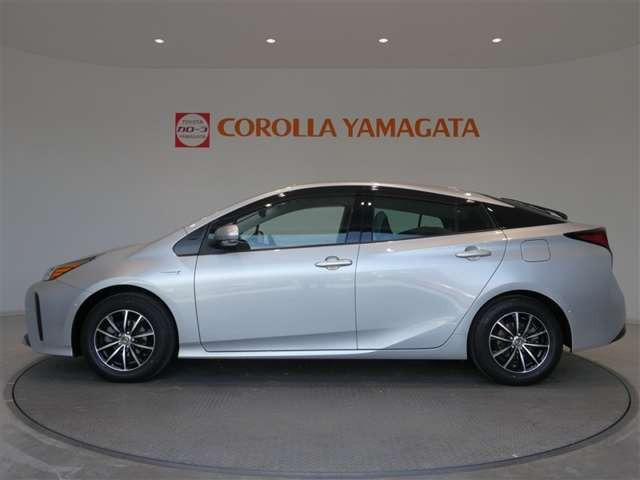 プリウス1.8 A E-Four 4WD