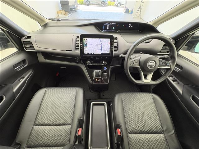 セレナ1.2 e-POWER ハイウェイスターV アーバンクロム