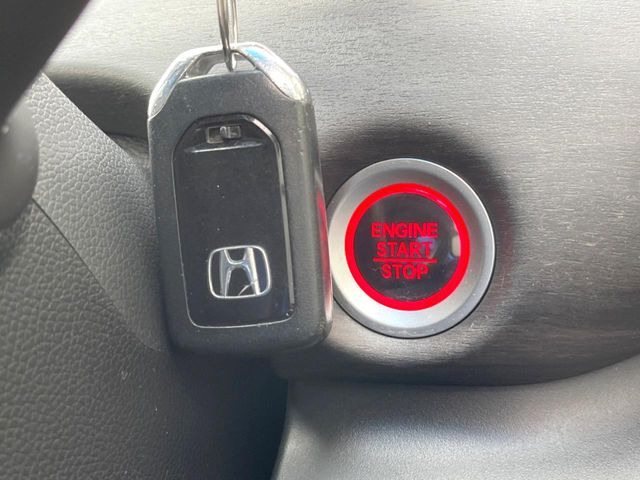�yHonda�X�}�[�g�L�[�z�J�o����|�P�b�g�ɓ��ꂽ�܂܂ł��h�A�̎{���E�������\�ȃX�}�[�g�L�[�𑕔��B�G���W���̃I���E�I�t�����J�M�����o���K�v����������Ƃ��Ă��֗��ł���