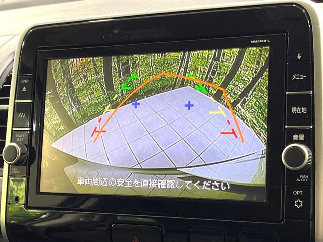 【バックカメラ】駐車時に後方がリアルタイム映像で確認できます。大型商業施設や立体駐車場での駐車時や、夜間のバック時に大活躍!運転スキルに関わらず、今や必須となった装備のひとつです!