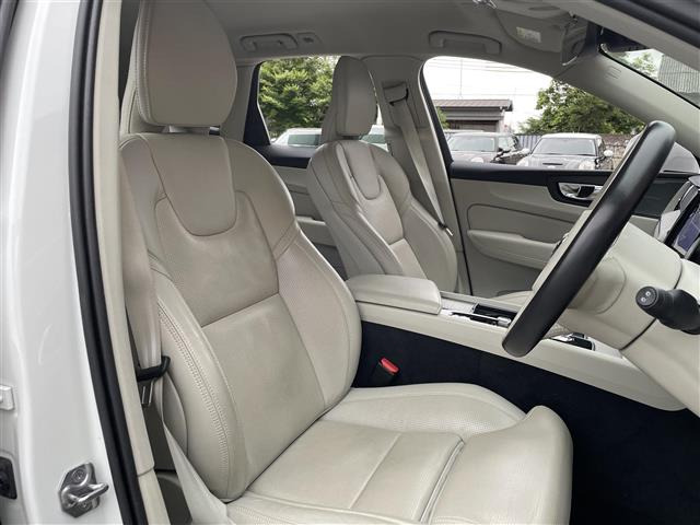 XC60B5 AWD インスクリプション 4WD