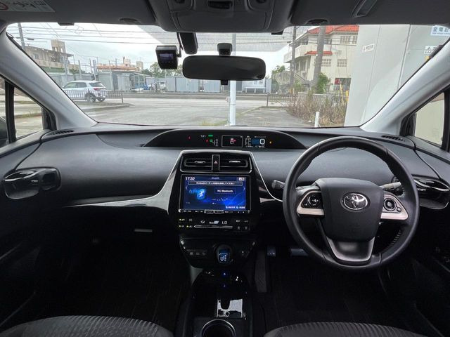 プリウス1.8 S