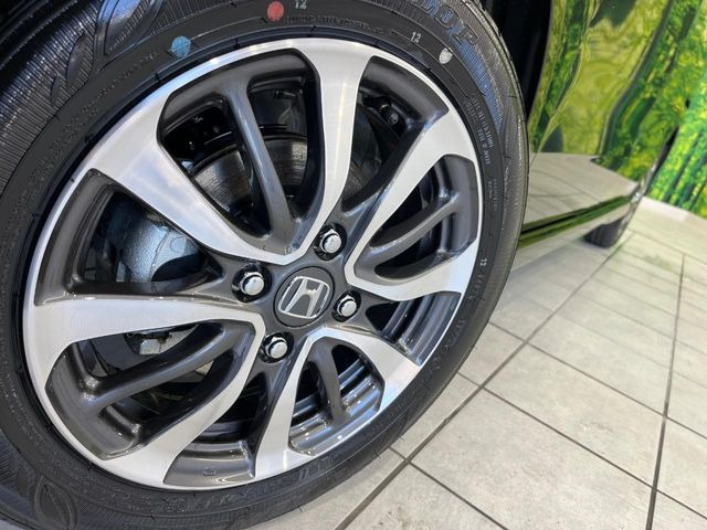 �y����14�C���`�A���~�z�C�[���z�O�ςɃ}�b�`���������A���~�z�C�[���𑕒����Ă���܂��B�e��ЊO�A���~�z�C�[����A�X�^�b�h���X�^�C�����戵�����Ă���܂��B���񂲑��k����������