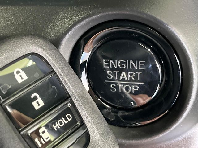 �yHonda�X�}�[�g�L�[�z�J�o����|�P�b�g�ɓ��ꂽ�܂܂ł��h�A�̎{���E�������\�ȃX�}�[�g�L�[�𑕔��B�G���W���̃I���E�I�t�����J�M�����o���K�v����������Ƃ��Ă��֗��ł���