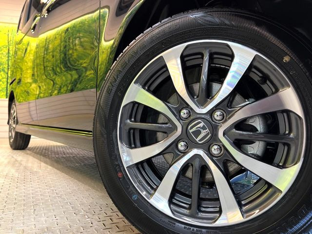�y����14�C���`�A���~�z�C�[���z�O�ςɃ}�b�`���������A���~�z�C�[���𑕒����Ă���܂��B�e��ЊO�A���~�z�C�[����A�X�^�b�h���X�^�C�����戵�����Ă���܂��B���񂲑��k����������