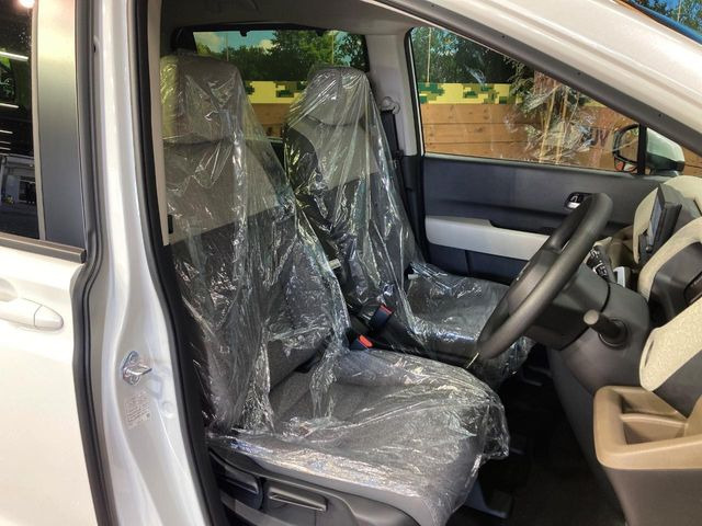 運転席シート廻りは使用感も少なく、良好な状態となっています。丁寧に使われていたことがよくわかりますね。