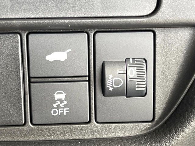【パワーバックドア】スマートキーや運転席のボタンを押すだけでリアゲートが自動で開閉します!荷物を持っている時や、高い位置にあるバックドアを閉める際に便利な機能です♪