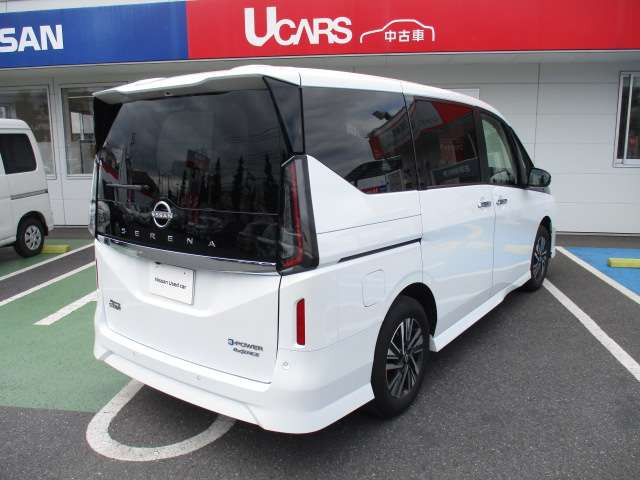 セレナ1.4 e-4ORCE ハイウェイスターV 4WD