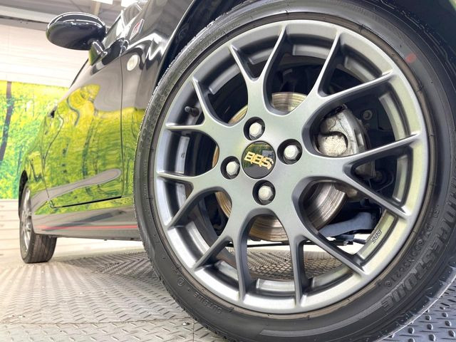 �y�����A���~�z�C�[���z�O�ςɃ}�b�`���������A���~�z�C�[���𑕒����Ă���܂��B�e��ЊO�A���~�z�C�[����A�X�^�b�h���X�^�C�����戵�����Ă���܂��B���񂲑��k����������