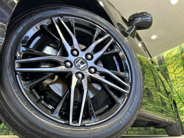 �y����18�C���`�A���~�z�C�[���z�O�ςɃ}�b�`���������A���~�z�C�[���𑕒����Ă���܂��B�e��ЊO�A���~�z�C�[����A�X�^�b�h���X�^�C�����戵�����Ă���܂��B���񂲑��k����������