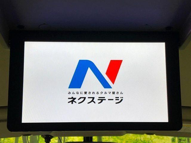 【フリップダウンモニター】大画面モニターで後席でもエンタメをお楽しみいただけます。小さなお子様にも大人気の装備です♪