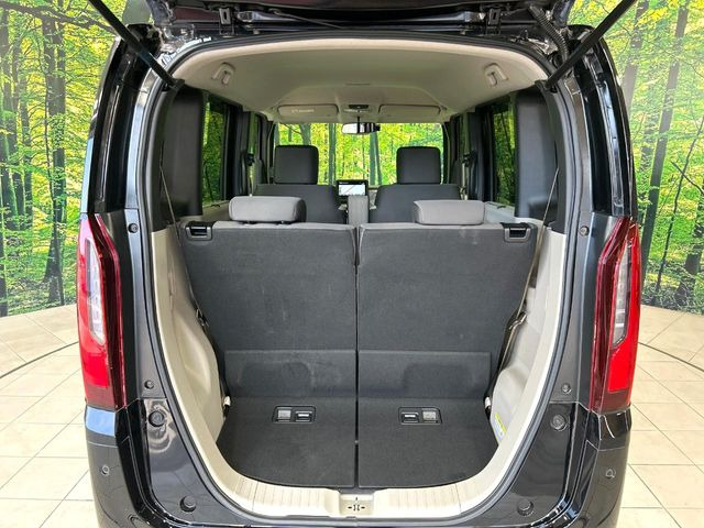 普段のお買い物や通勤、送迎等に十分な荷室スペースを確保しております。セカンドシートを倒すと、大きな荷物の積載も可能です♪