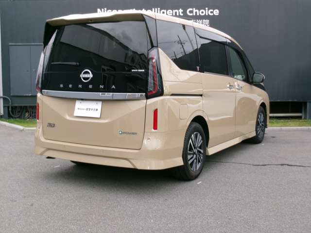 セレナ1.4 e-POWER ハイウェイスターV