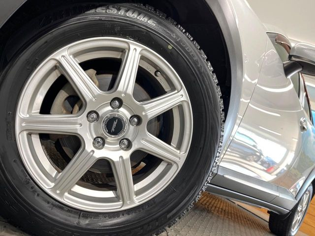 �y16�C���`�A���~�z�C�[���z�O�ςɃ}�b�`�����A���~�z�C�[���𑕒����Ă���܂��B�e��A���~�z�C�[����A�X�^�b�h���X�^�C�����戵�����Ă���܂��B���񂲑��k����������