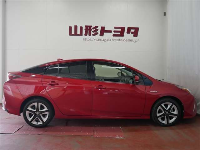 プリウス1.8 S ツーリングセレクション E-Four 4WD