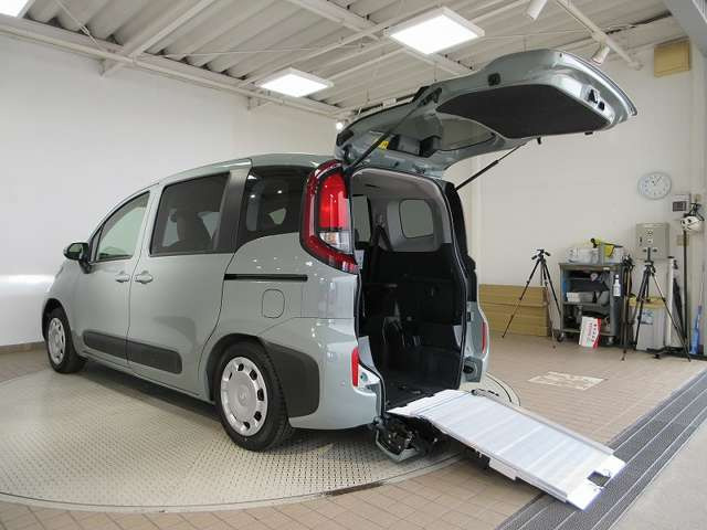 シエンタ1.5 G ウェルキャブ 車いす仕様車 タイプI 助手席側セカンドシート付