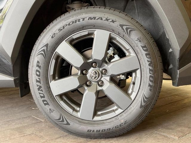 �y����18�C���`�A���~�z�C�[���z�O�ςɃ}�b�`���������A���~�z�C�[���𑕒����Ă���܂��B�e��ЊO�A���~�z�C�[����A�X�^�b�h���X�^�C�����戵�����Ă���܂��B���񂲑��k����������