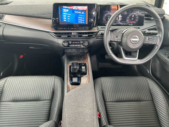 ノートオーラ1.2 G FOUR レザーエディション 4WD