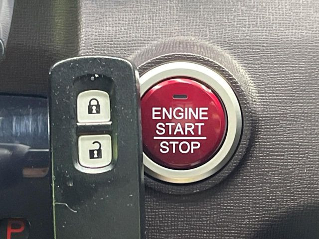 �yHonda�X�}�[�g�L�[�z�J�o����|�P�b�g�ɓ��ꂽ�܂܂ł��h�A�̎{���E�������\�ȃX�}�[�g�L�[�𑕔��B�G���W���̃I���E�I�t�����J�M�����o���K�v����������Ƃ��Ă��֗��ł���
