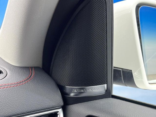 ��harman/kardon�T�E���h�V�X�e��:�I�[�f�B�I��僁�[�J�[����|����v���~�A���X�s�[�J�[�𑕔��B�����̃X�s�[�J�[����A���̗������܂ŕ����鍂�i���ȉ��y�����y���݂��������܂��B