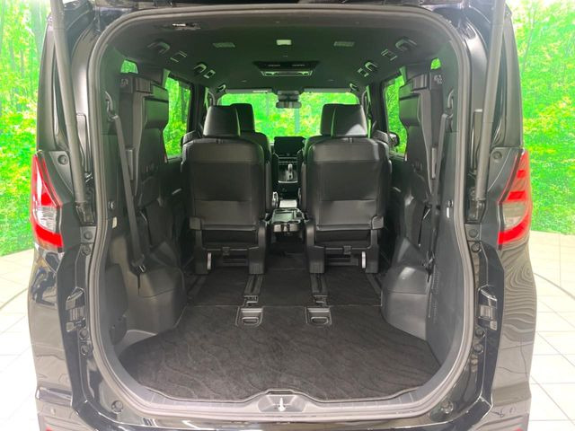 【パワーバックドア】スマートキーや運転席のボタンを押すだけでリアゲートが自動で開閉します!荷物を持っている時や、高い位置にあるバックドアを閉める際に便利な機能です♪
