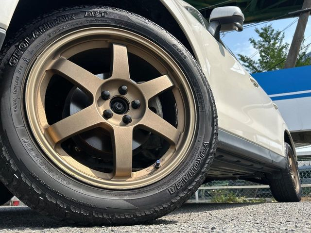 �y18�C���`�A���~�z�C�[���z�O�ςɃ}�b�`�����A���~�z�C�[���𑕒����Ă���܂��B�e��A���~�z�C�[����A�X�^�b�h���X�^�C�����戵�����Ă���܂��B���񂲑��k����������